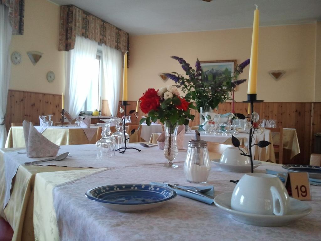 Hotel Serena Spiazzi Di Caprino Bagian luar foto