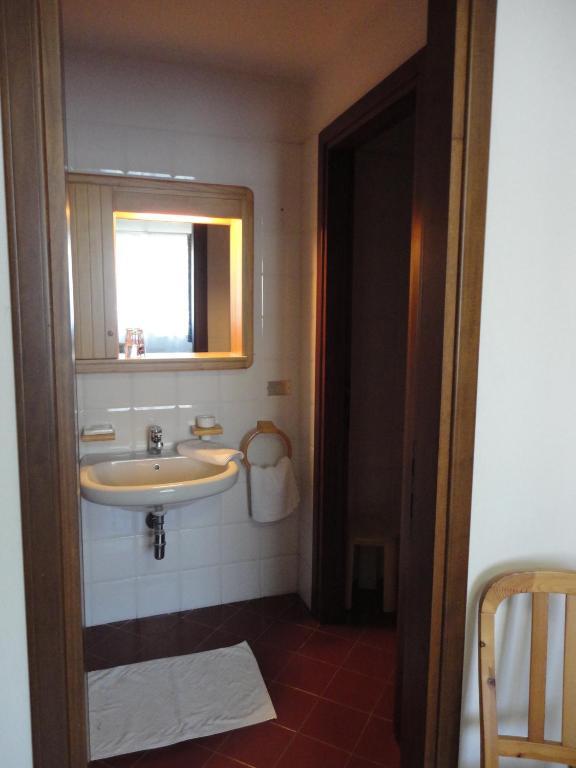 Hotel Serena Spiazzi Di Caprino Ruang foto