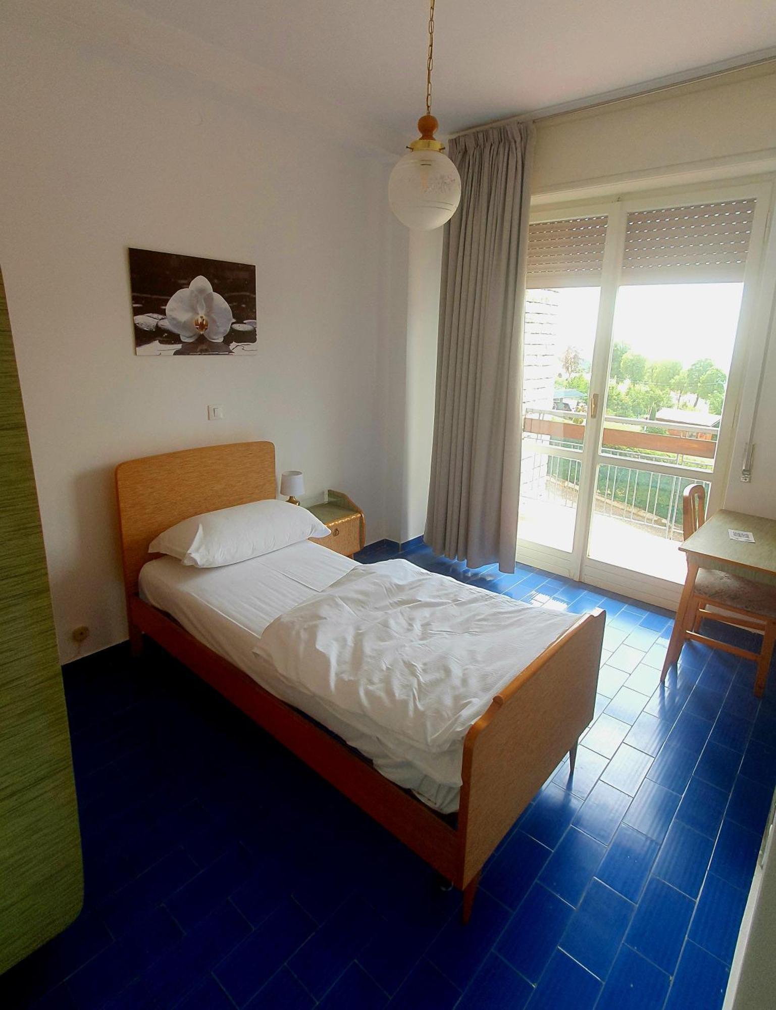 Hotel Serena Spiazzi Di Caprino Bagian luar foto