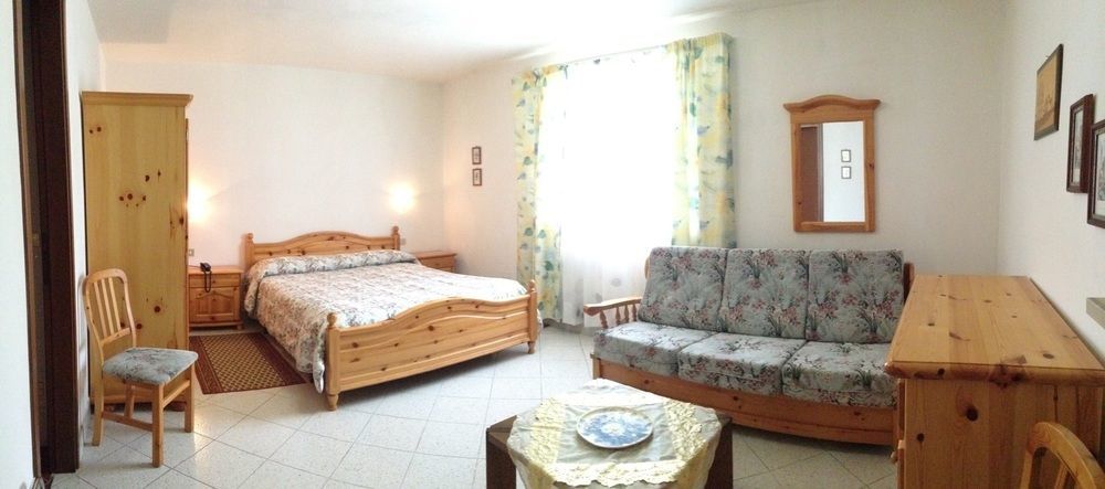 Hotel Serena Spiazzi Di Caprino Bagian luar foto