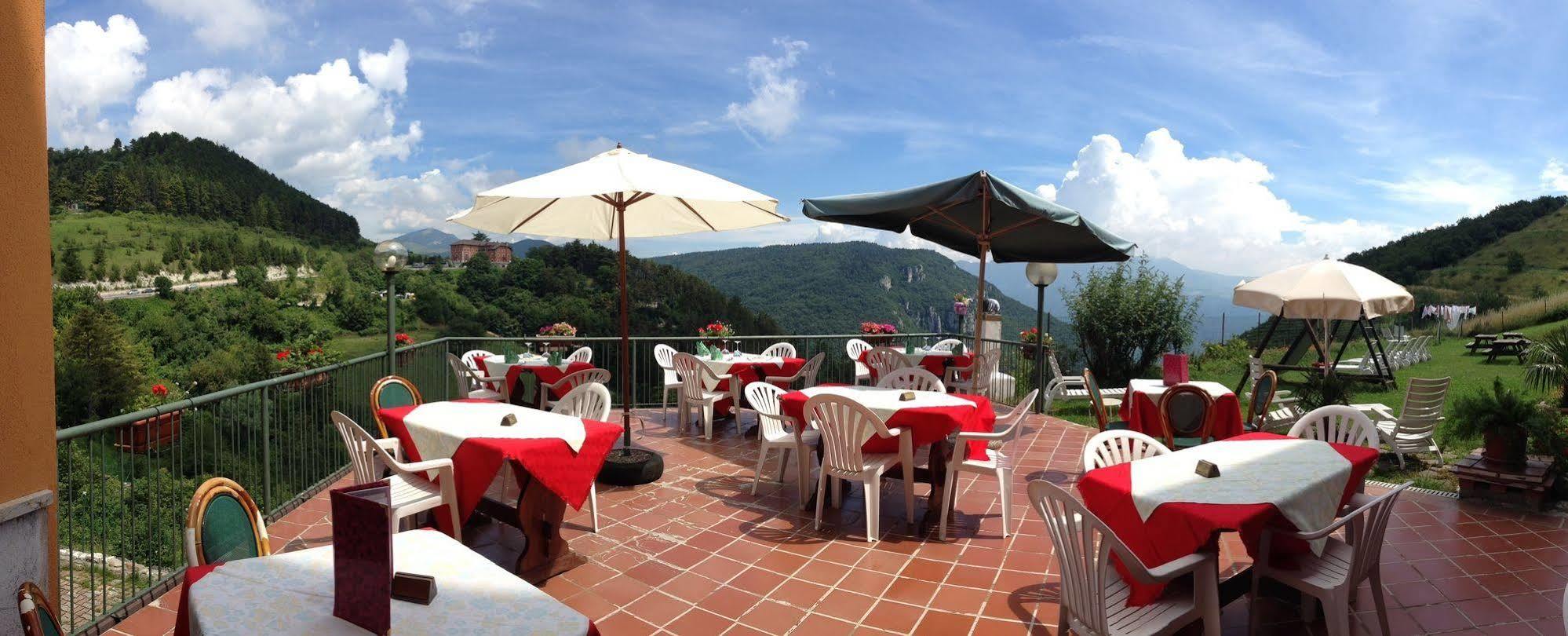 Hotel Serena Spiazzi Di Caprino Bagian luar foto
